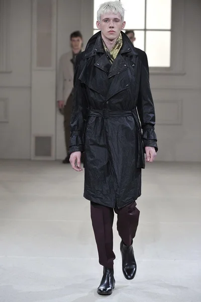 Look 3